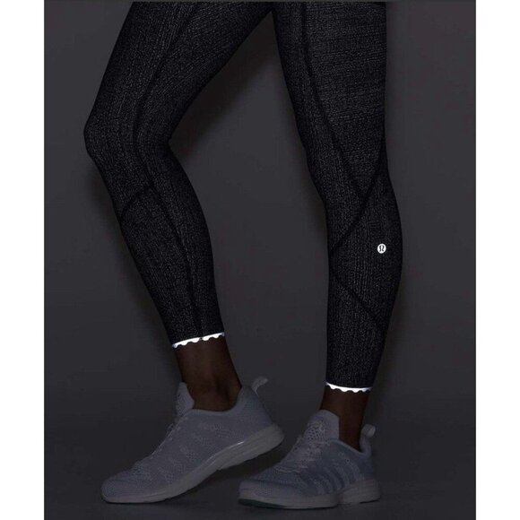 Lululemon Tight Stuff Tight II 25” Reflective Scallop Alpine W5AN2S, Sz 6, 7/8 - Picture 7 of 12